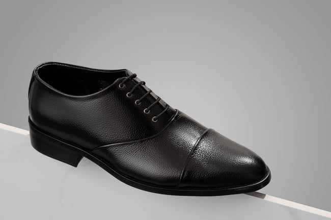 The Diplomat: Black Grained Leather Closed-Lace Cap-Toe Shoe