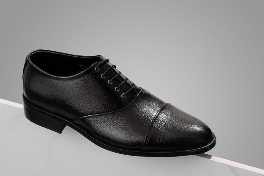 The Diplomat: Black Grained Leather Closed-Lace Cap-Toe Shoe