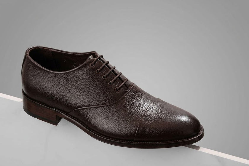 The Diplomat: Black Grained Leather Closed-Lace Cap-Toe Shoe